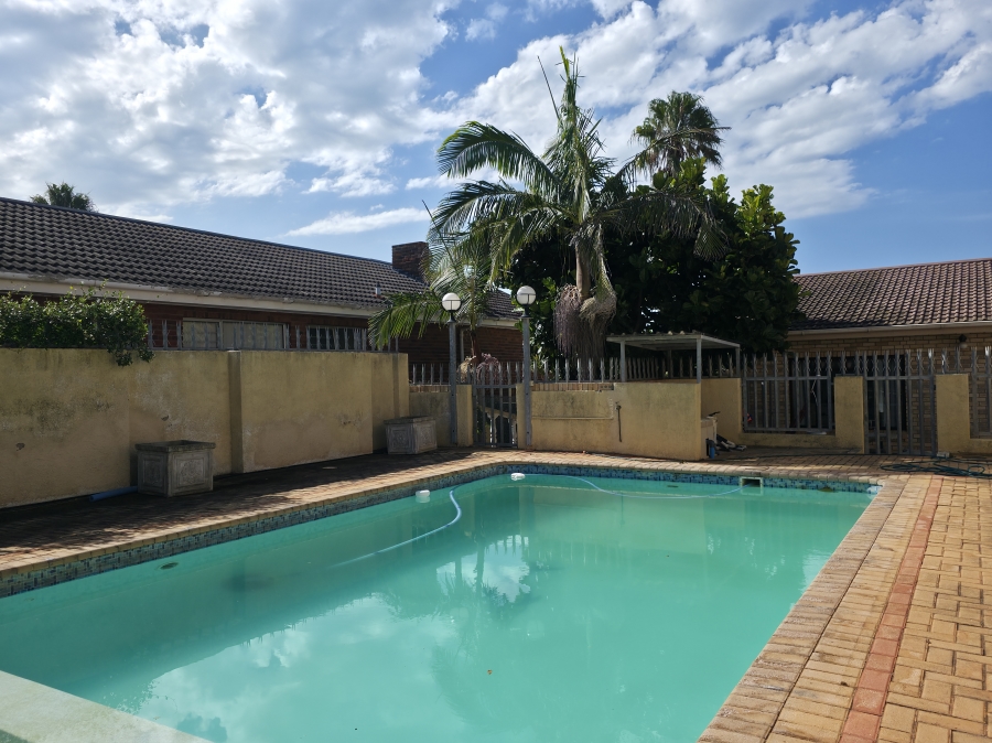 9 Bedroom Property for Sale in Noorsekloof Eastern Cape